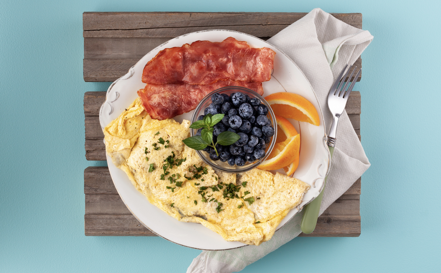 Spinach and Mushroom Omelette with Fruit