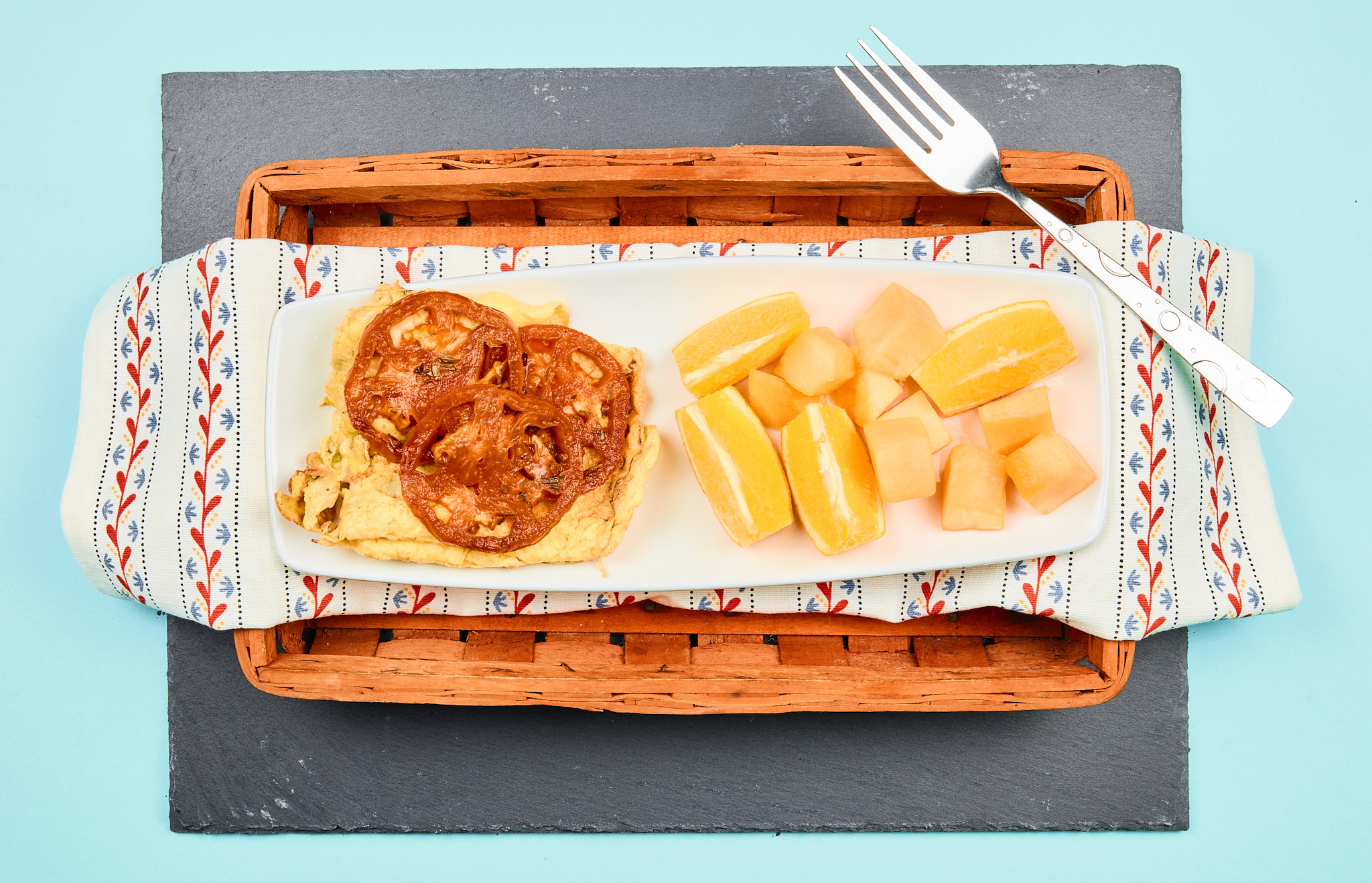 Veggie Asparagus and Tomato Omelette with Fresh Fruit